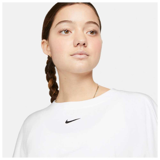 Nike Γυναικεία κοντομάνικη μπλούζα Sportswear Essential Nike Γυναικεία κοντομάνικη μπλούζα Sportswear Essential